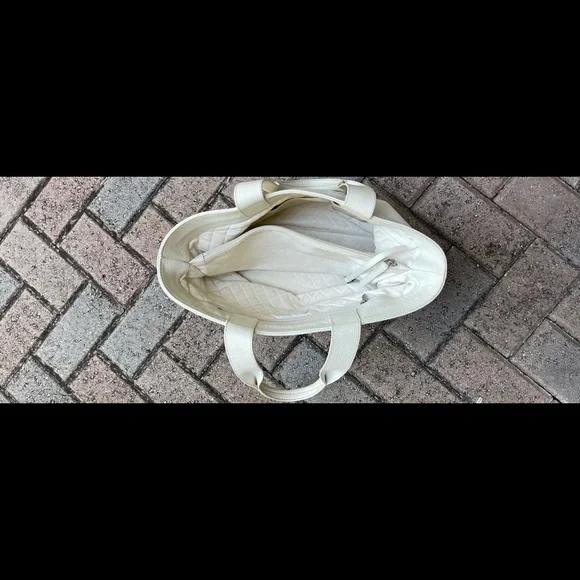 Chanel white lambskin leather tote - Picture 9 of 16